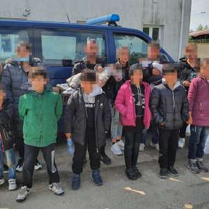 Cetăţeni străini, printre care zece copii, depistaţi poliţiştii de frontieră la malul fluviului Dunărea
