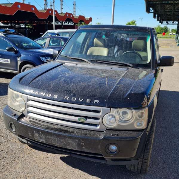 Autoturism căutat de autorităţile din Italia, descoperit de poliţiştii de frontieră din P.T.F. Borș