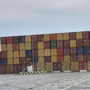 Mai multe containere din China cu produse susceptibile a fi contrafăcute, descoperite în Portul Agigea