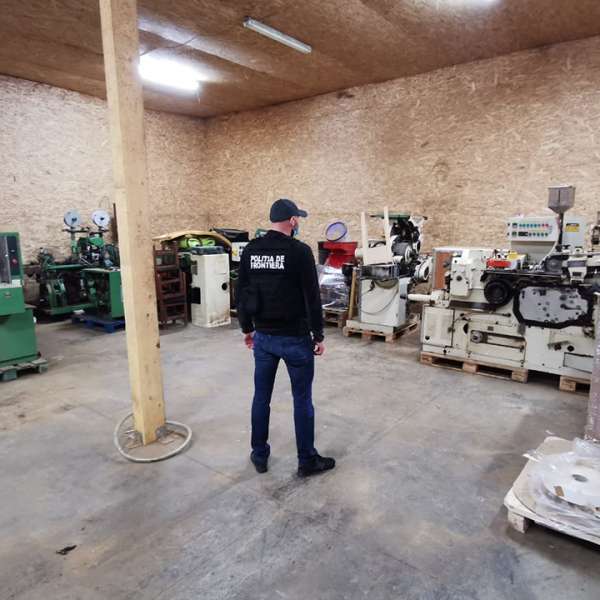 Grupare infracţională specializată în traficul ilegal de ţigări, destructurată