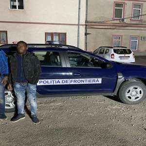 Doi cetăţeni străini opriţi din drumul ilegal către Europa de Vest