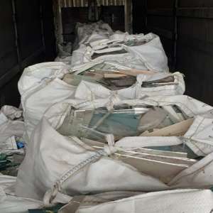 38 tone deşeuri de sticlă oprite de poliţiştii de frontieră călărăşeni