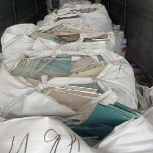 38 tone deşeuri de sticlă oprite de poliţiştii de frontieră călărăşeni