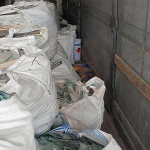 38 tone deşeuri de sticlă oprite de poliţiştii de frontieră călărăşeni