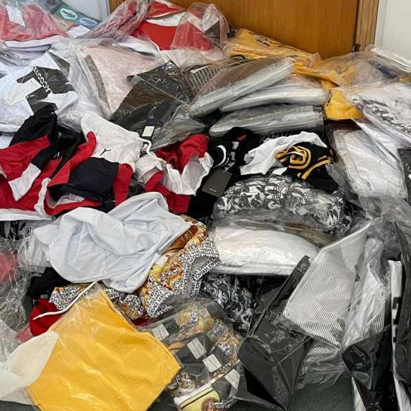 Bunuri estimate 40.000 de euro, susceptibile a fi contrafăcute, descoperite în P.T.F Giurgiu