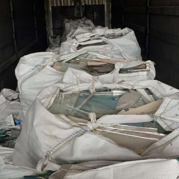 10 tone de deșeuri din sticlă, oprite la P.T.F. Giurgiu