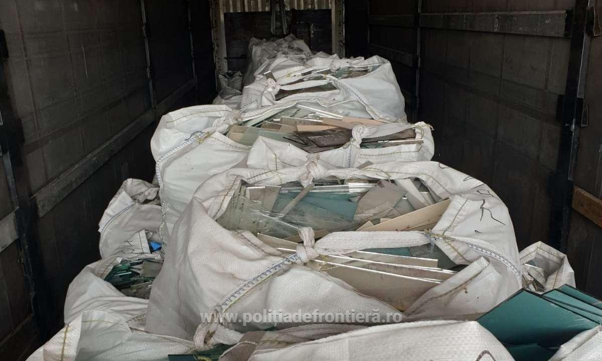 10 tone de deșeuri din sticlă, oprite la P.T.F. Giurgiu