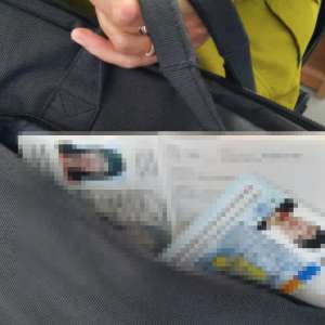 Documente false cumpărate cu peste o mie de euro, descoperite la controlul de frontieră