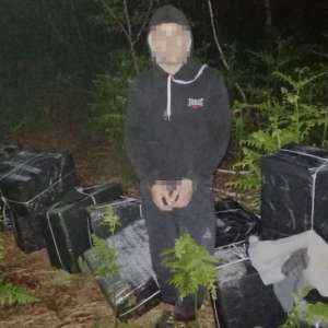 Un cetățean ucrainean cercetat pentru contrabandă și 12.800 pachete cu țigări, confiscate la frontiera de nord