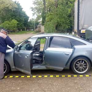 Autoturism căutat de autorităţile din Marea Britanie, descoperit la Botoşani