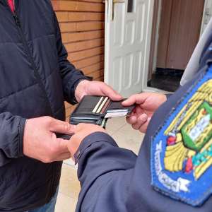 Fals procurat cu 750 de euro, descoperit la controlul de frontieră