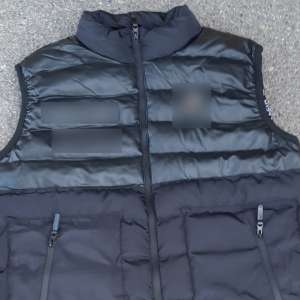 Peste 700 de baxuri de îmbrăcăminte, susceptibile a fi contrafăcute, descoperite într-un automarfar la P.T.F. Vărşand