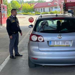 Document fals cumpărat cu 150 de euro, ascuns în pantof la trecerea frontierei