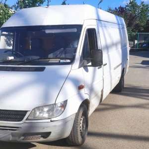 Autoutilitară cu asigurare falsificată, descoperită în trafic