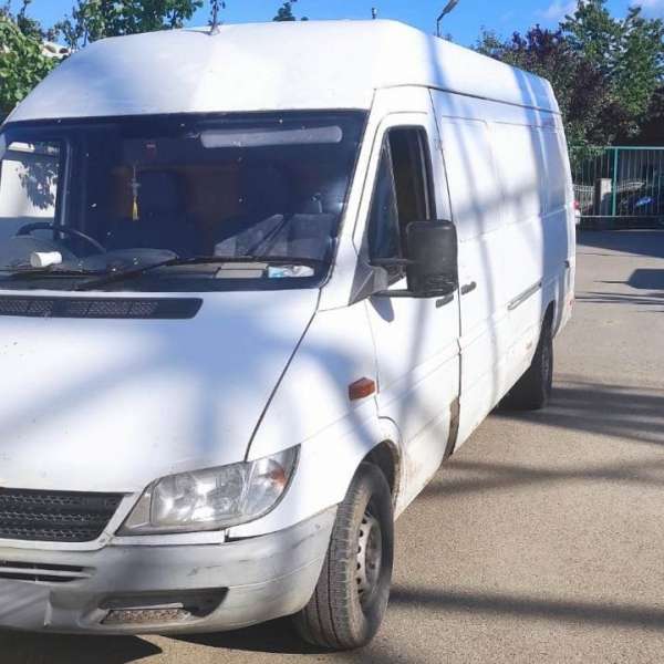 Autoutilitară cu asigurare falsificată, descoperită în trafic