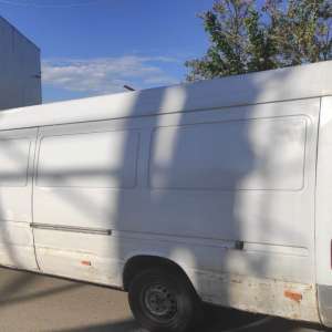 Autoutilitară cu asigurare falsificată, descoperită în trafic