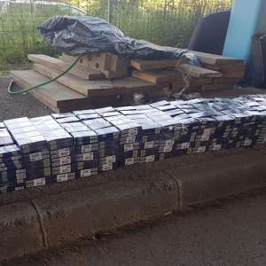 Peste 10.000 pachete cu ţigări și 434 kg tutun, confiscate la frontiera de nord