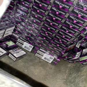 Peste 10.000 pachete cu ţigări și 434 kg tutun, confiscate la frontiera de nord