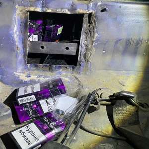 Peste 10.000 pachete cu ţigări și 434 kg tutun, confiscate la frontiera de nord