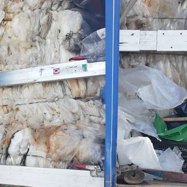 Peste 20 tone de deșeuri plastice transportate ilegal din Grecia, oprite la P. T. F. Giurgiu