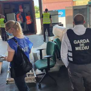 Nouă tone de deșeuri din Marea Britanie, descoperite în Portul Constanța