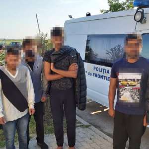 Şase indieni  şi pakistanezi, sprijiniţi de un cetățean român, depistaţi la graniţa cu Serbia
