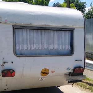 Vasluian la volanul unui ansamblu de vehicule, a cărui rulotă nu era înmatriculată