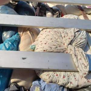 Peste 15  tone de deșeuri constând în îmbrăcăminte şi încălţăminte, depistate la P.T.F. Borș