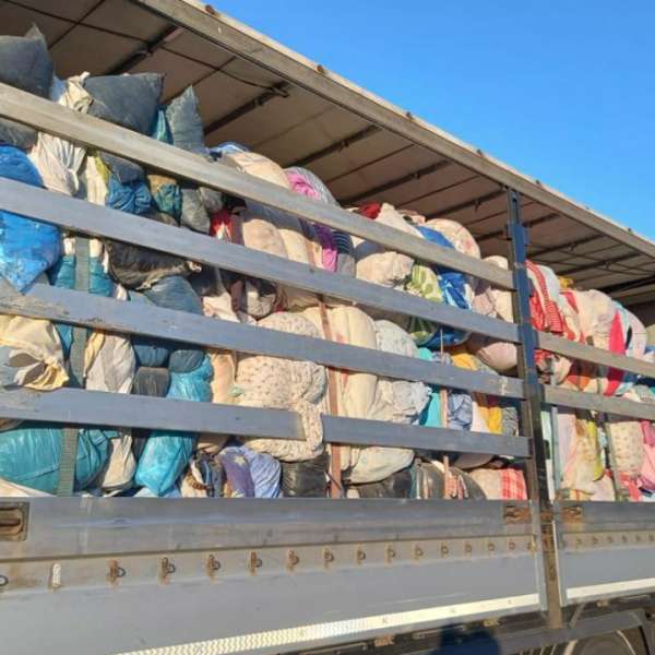 Peste 15 tone de deșeuri constând în îmbrăcăminte şi încălţăminte, depistate la P.T.F. Borș
