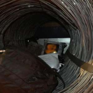 Șapte cetățeni străini, ascunși într-un autocamion încărcat cu baloți de sârmă, depistaţi la P.T.F. Petea