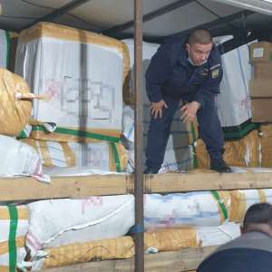 Bunuri susceptibile a fi contrafăcute în valoare de un milion de euro, confiscate de poliţiştii de frontieră din cadrul Gărzii de Coastă