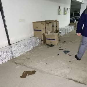 Focuri de armă și peste 16.000 pachete cu țigări confiscate la graniţa cu Ucraina