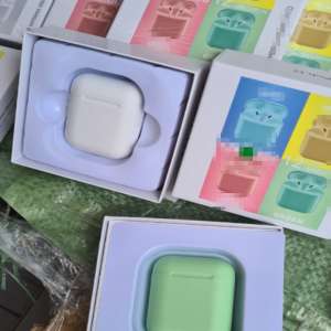 Bunuri contrafăcute în valoare de peste 1.200.000 lei, depistate în Portul Constanța