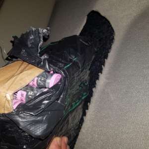 Substanţe anabolizante, în valoare de peste 25.000 de lei, oprite la intrarea în ţară