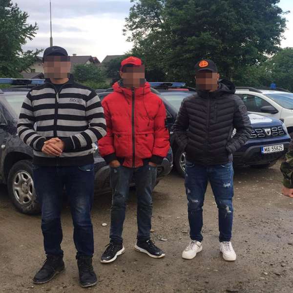 Trei  algerieni  opriți din drumul ilegal spre vestul Europei
