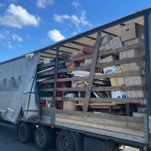 Peste 25 tone de deșeuri din PET-uri uzate şi textile, depistate la P.T.F. Borș și P.T.F Nădlac II