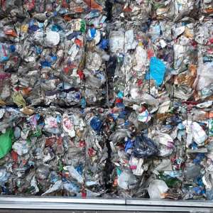 Peste 25 tone de deșeuri din PET-uri uzate şi textile, depistate la P.T.F. Borș și P.T.F Nădlac II