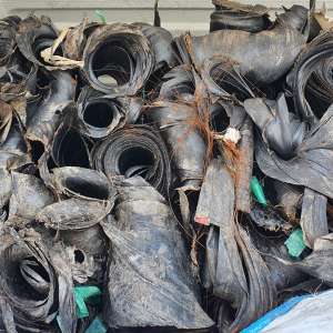 Containere cu 110 tone de deșeuri de cauciuc, descoperite în Portul Constanţa Sud Agigea