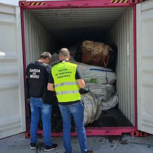 Containere cu 110 tone de deșeuri de cauciuc, descoperite în Portul Constanţa Sud Agigea