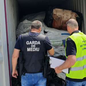 Containere cu 110 tone de deșeuri de cauciuc, descoperite în Portul Constanţa Sud Agigea