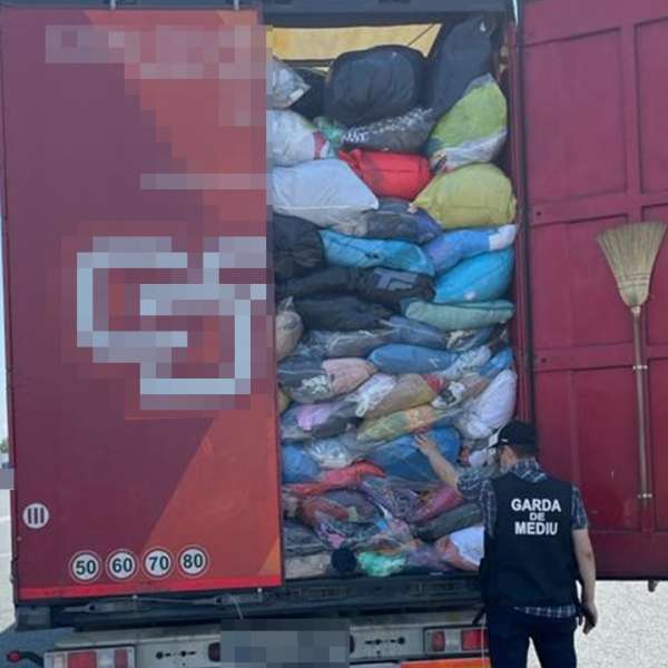 Opt automarfare cu deșeuri oprite sa intre în România, prin Punctul de Trecere a Frontierei Nădlac II