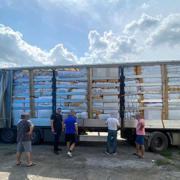 Mii de articole vestimentare, susceptibile a fi contrafăcute, oprite la P.T.F. Călărași