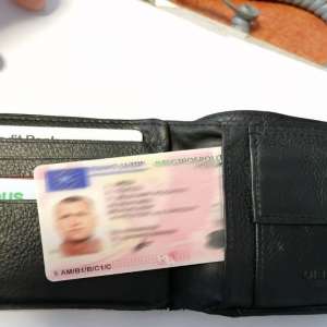 Permis de conducere fals procurat pentru a se angaja ca şofer