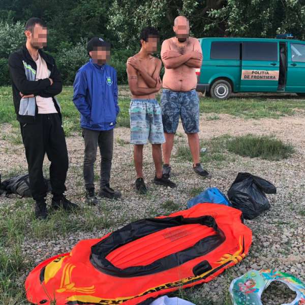 4 migranți salvaţi de poliţiştii de frontieră din apele fluviului Dunărea