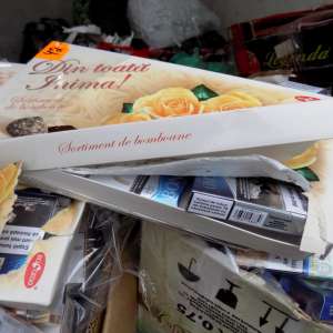 Țigări, ascunse în cutii cu bomboane, și băuturi alcoolice oprite la frontiera de est