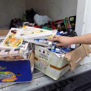 Țigări, ascunse în cutii cu bomboane, și băuturi alcoolice oprite la frontiera de est