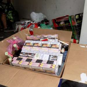 Țigări, ascunse în cutii cu bomboane, și băuturi alcoolice oprite la frontiera de est