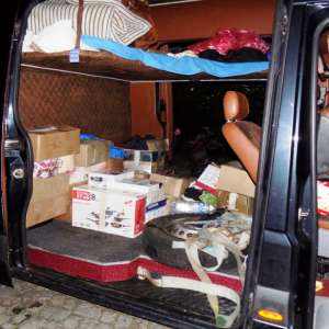 Țigări, ascunse în cutii cu bomboane, și băuturi alcoolice oprite la frontiera de est