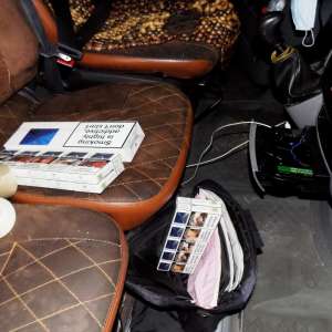 Țigări, ascunse în cutii cu bomboane, și băuturi alcoolice oprite la frontiera de est