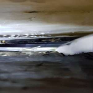 Țigări, ascunse în cutii cu bomboane, și băuturi alcoolice oprite la frontiera de est